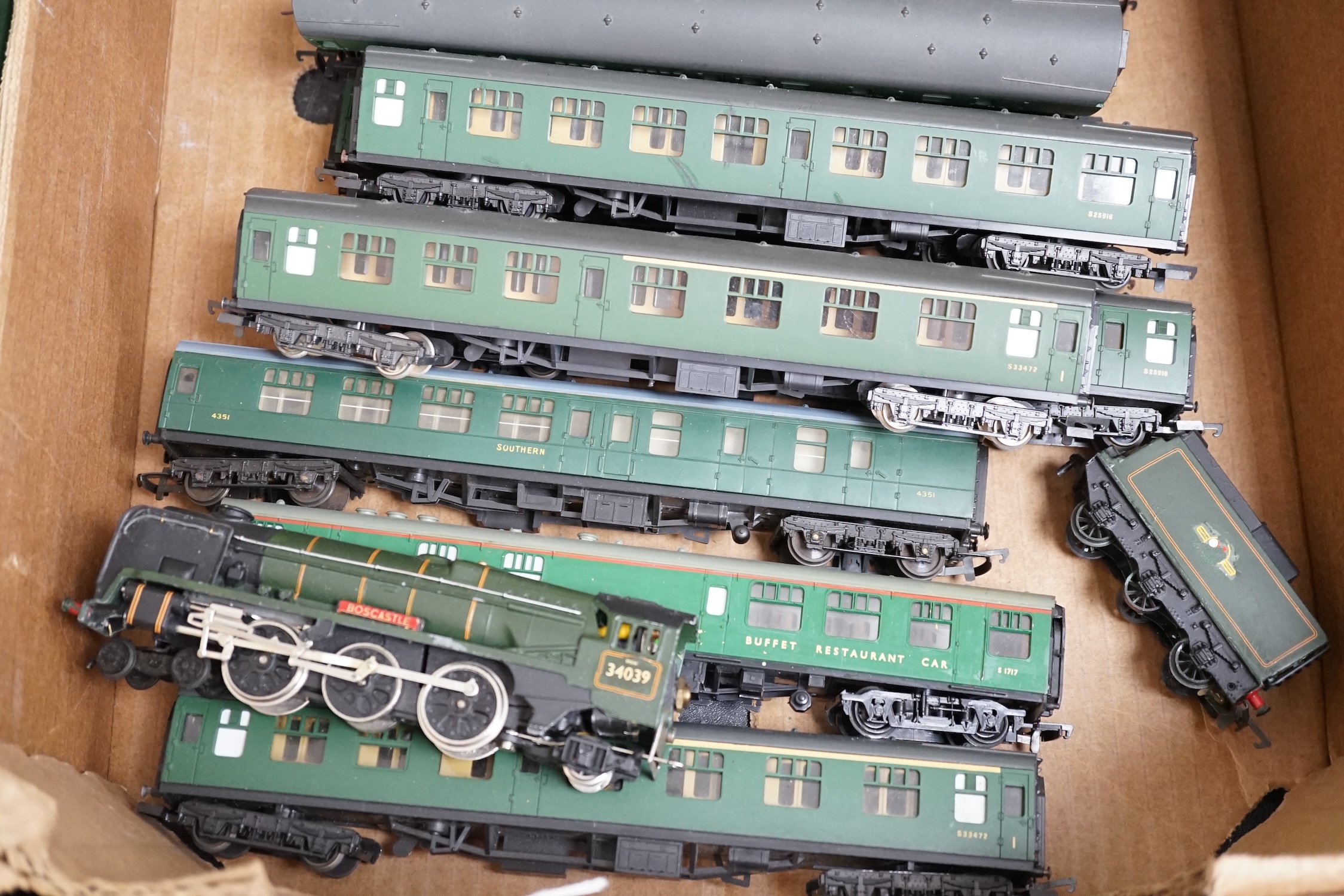 Sixteen 00 gauge model railway items by Hornby, Lima, etc. including a BR West Country Class 4-6-2, Boscastle, together with fifteen bogie coaches in Southern and Great Western livery